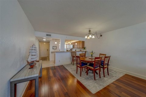 Condominio en alquiler en Redington Shores, Florida, 2 dormitorios, 108.23 m2 № 1688149 - foto 10