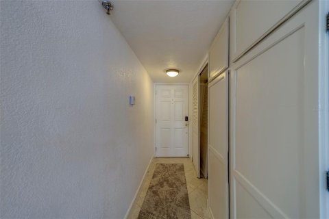 Condominio en alquiler en Redington Shores, Florida, 2 dormitorios, 108.23 m2 № 1688149 - foto 3