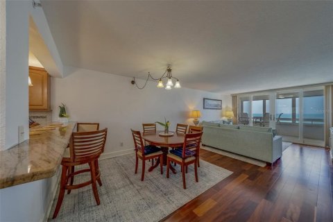 Condominio en alquiler en Redington Shores, Florida, 2 dormitorios, 108.23 m2 № 1688149 - foto 9
