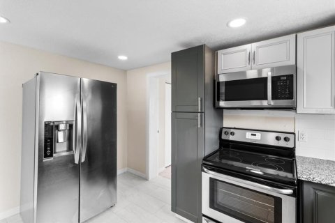 Propiedad comercial en venta en Port Richey, Florida, 5 dormitorios, 179.12 m2 № 1826179 - foto 7