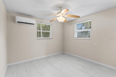Propiedad comercial en venta en Port Richey, Florida, 5 dormitorios, 179.12 m2 № 1826179 - foto 14