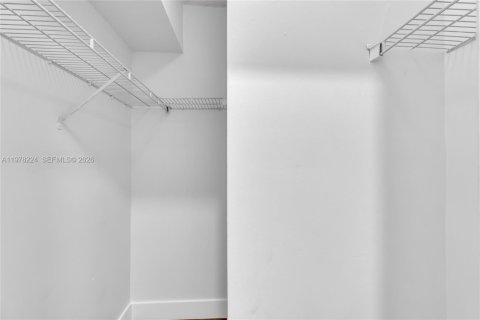 Condo in Pembroke Pines, Florida, 2 bedrooms  № 2041916 - photo 19