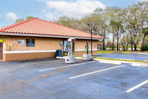 Condo in Pembroke Pines, Florida, 2 bedrooms  № 2041916 - photo 30