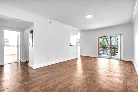 Condo in Pembroke Pines, Florida, 2 bedrooms  № 2041916 - photo 5