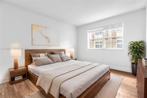 Condo in Pembroke Pines, Florida, 2 bedrooms  № 2041916 - photo 22