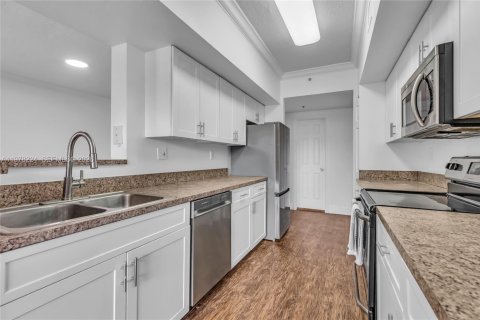 Condo in Pembroke Pines, Florida, 2 bedrooms  № 2041916 - photo 9