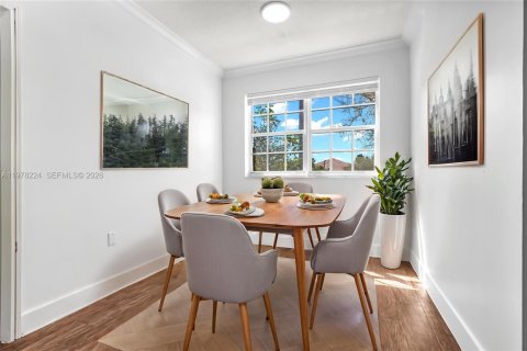 Condo in Pembroke Pines, Florida, 2 bedrooms  № 2041916 - photo 10