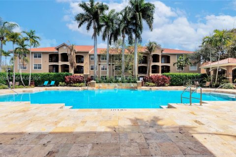 Condo in Pembroke Pines, Florida, 2 bedrooms  № 2041916 - photo 2