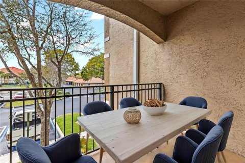 Condo in Pembroke Pines, Florida, 2 bedrooms  № 2041916 - photo 25