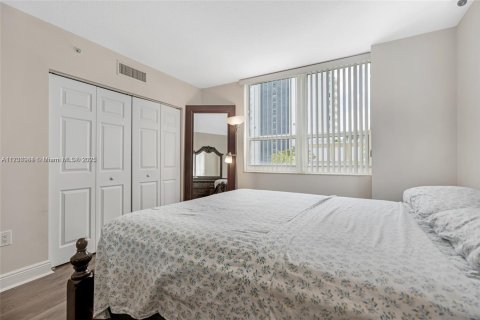 Condo in Miami, Florida, 3 bedrooms  № 1959330 - photo 18