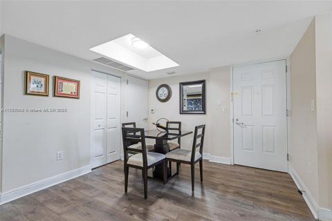 Condo in Miami, Florida, 3 bedrooms  № 1959330 - photo 12