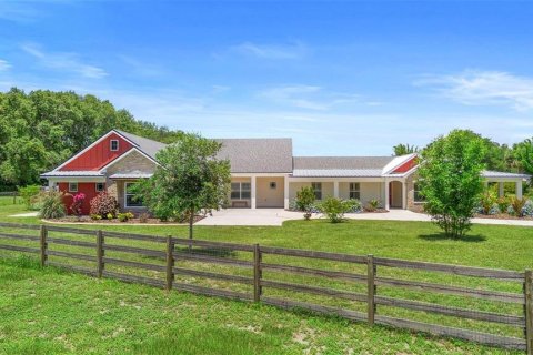 House in Geneva, Florida 3 bedrooms, 307.79 sq.m. № 2099486