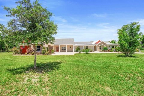 House in Geneva, Florida 3 bedrooms, 307.79 sq.m. № 2099486 - photo 3