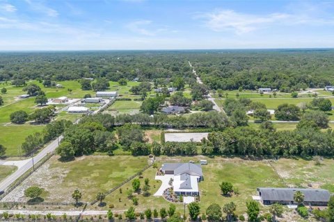 House in Geneva, Florida 3 bedrooms, 307.79 sq.m. № 2099486 - photo 4