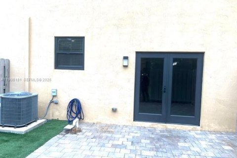 Townhouse in Margate, Florida 3 bedrooms, 129.51 sq.m. № 1993335 - photo 21