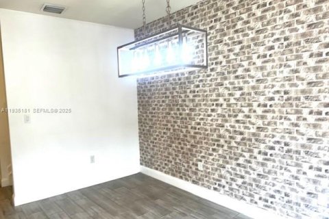 Townhouse in Margate, Florida 3 bedrooms, 129.51 sq.m. № 1993335 - photo 13