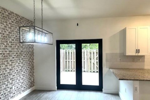 Townhouse in Margate, Florida 3 bedrooms, 129.51 sq.m. № 1993335