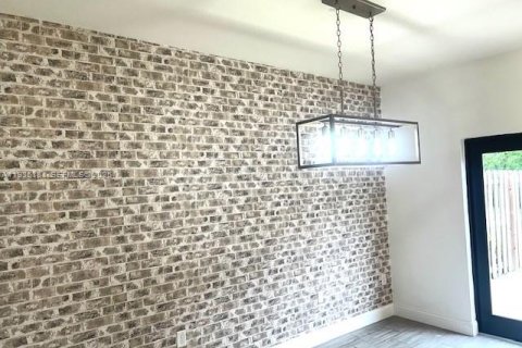 Townhouse in Margate, Florida 3 bedrooms, 129.51 sq.m. № 1993335 - photo 2