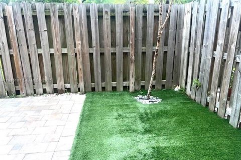 Townhouse in Margate, Florida 3 bedrooms, 129.51 sq.m. № 1993335 - photo 17