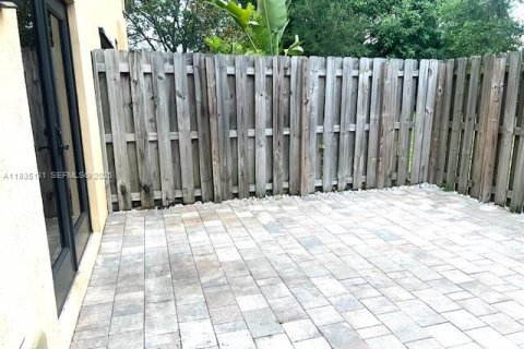 Townhouse in Margate, Florida 3 bedrooms, 129.51 sq.m. № 1993335 - photo 18