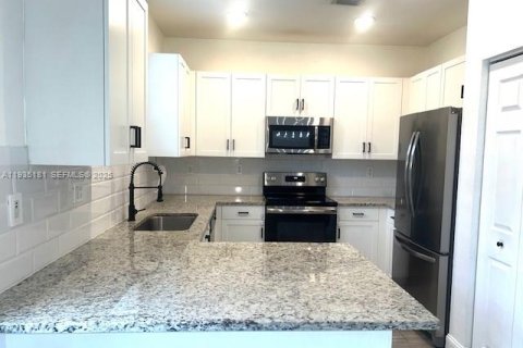 Townhouse in Margate, Florida 3 bedrooms, 129.51 sq.m. № 1993335 - photo 4