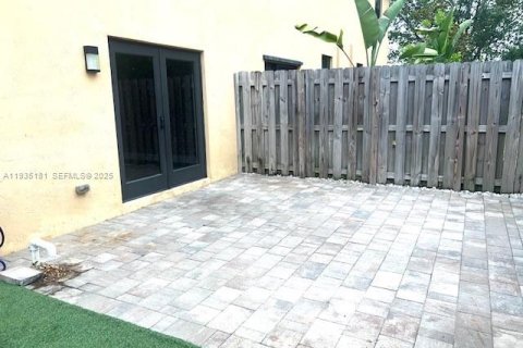 Townhouse in Margate, Florida 3 bedrooms, 129.51 sq.m. № 1993335 - photo 19