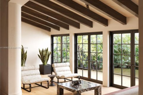 Casa en venta en Miami Beach, Florida, 4 dormitorios, 377.37 m2 № 1965879 - foto 4
