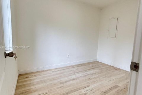 Снять в аренду виллу или дом в Майами, Флорида 3 спальни, 217.39м2, № 1990885 - фото 20