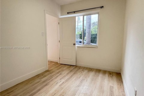 Снять в аренду виллу или дом в Майами, Флорида 3 спальни, 217.39м2, № 1990885 - фото 18