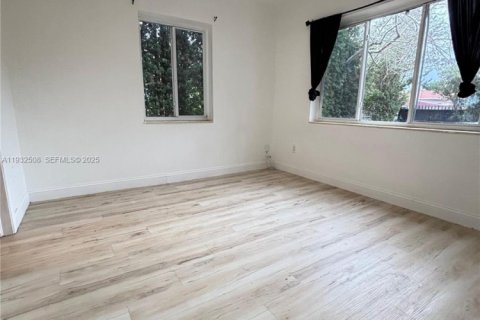 Снять в аренду виллу или дом в Майами, Флорида 3 спальни, 217.39м2, № 1990885 - фото 19