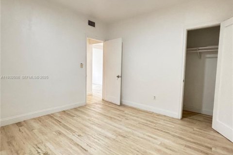 Снять в аренду виллу или дом в Майами, Флорида 3 спальни, 217.39м2, № 1990885 - фото 9