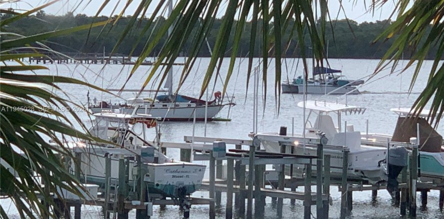 Кондоминиум с 2 спальнями в Стьюарт, Флорида № 2006402