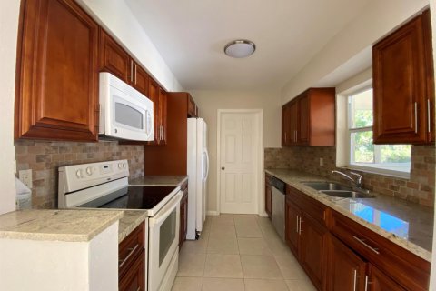 House in Delray Beach, Florida 4 bedrooms, 164.72 sq.m. № 2400016 - photo 5