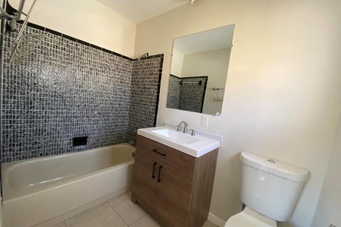 House in Delray Beach, Florida 4 bedrooms, 164.72 sq.m. № 2400016 - photo 9