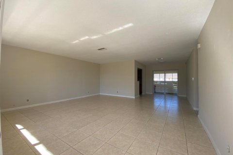 House in Delray Beach, Florida 4 bedrooms, 164.72 sq.m. № 2400016 - photo 3
