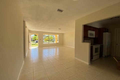 House in Delray Beach, Florida 4 bedrooms, 164.72 sq.m. № 2400016 - photo 4