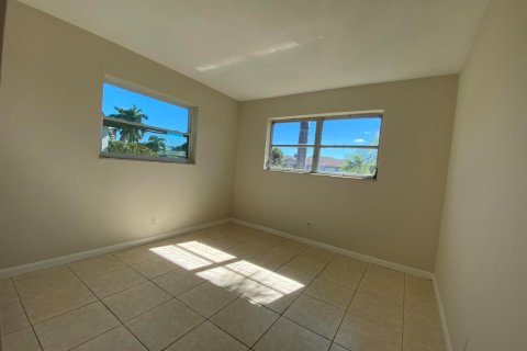 House in Delray Beach, Florida 4 bedrooms, 164.72 sq.m. № 2400016 - photo 8