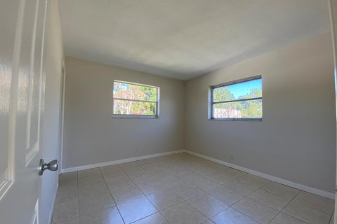 House in Delray Beach, Florida 4 bedrooms, 164.72 sq.m. № 2400016 - photo 7