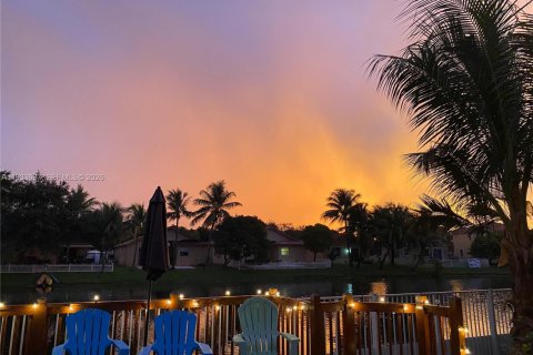 House in Miramar, Florida 4 bedrooms, 194.07 sq.m. № 2001703 - photo 27