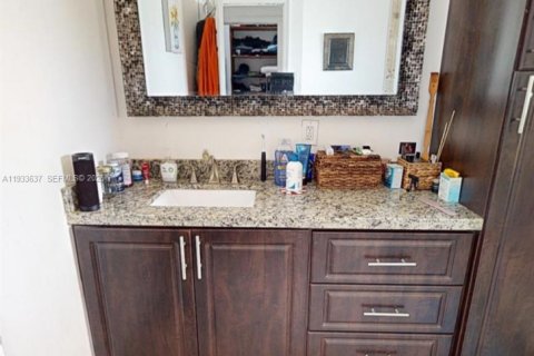 House in Miramar, Florida 4 bedrooms, 194.07 sq.m. № 2001703 - photo 20