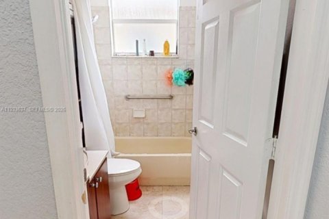 House in Miramar, Florida 4 bedrooms, 194.07 sq.m. № 2001703 - photo 18