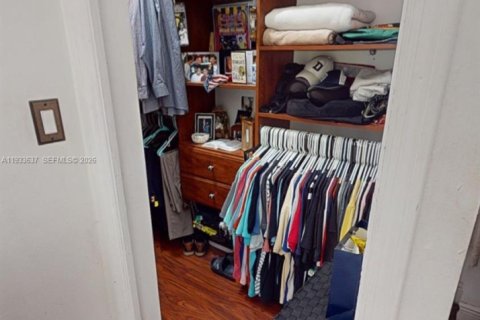 House in Miramar, Florida 4 bedrooms, 194.07 sq.m. № 2001703 - photo 26