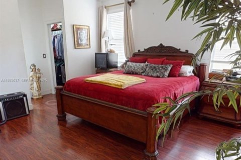 House in Miramar, Florida 4 bedrooms, 194.07 sq.m. № 2001703 - photo 25