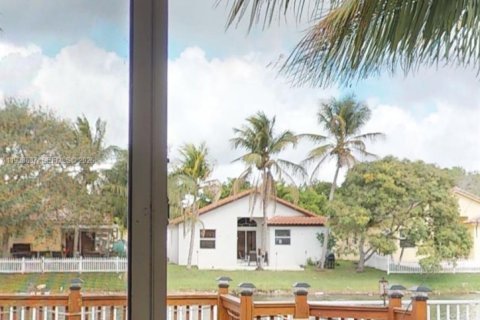 House in Miramar, Florida 4 bedrooms, 194.07 sq.m. № 2001703 - photo 23