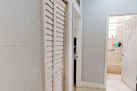 House in Miramar, Florida 4 bedrooms, 194.07 sq.m. № 2001703 - photo 19