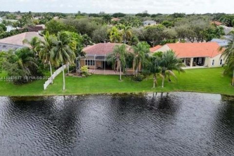 Casa en Miramar, Florida 4 dormitorios, 194.07 m2 № 2001703