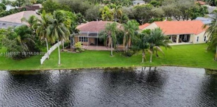 Casa en Miramar, Florida 4 dormitorios, 194.07 m2 № 2001703