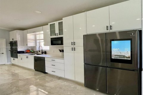 Купить виллу или дом в Мирамар, Флорида 4 спальни, 194.07м2, № 2001703 - фото 5