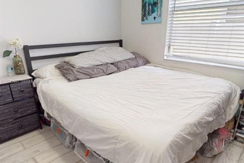 House in Miramar, Florida 4 bedrooms, 194.07 sq.m. № 2001703 - photo 17