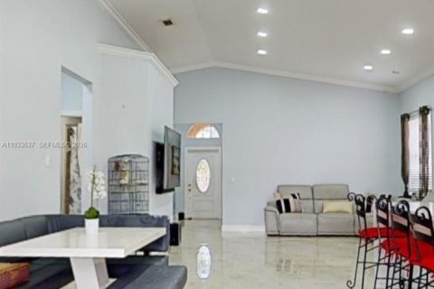 House in Miramar, Florida 4 bedrooms, 194.07 sq.m. № 2001703 - photo 22